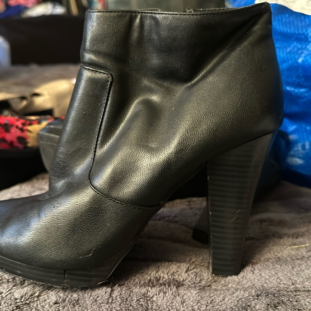 Cute Anlkle boots size 7 and half